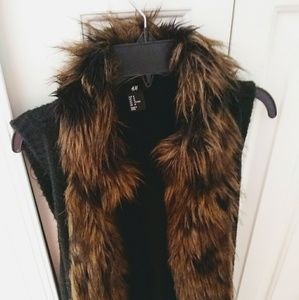 FAUX FUR SWEATER VEST